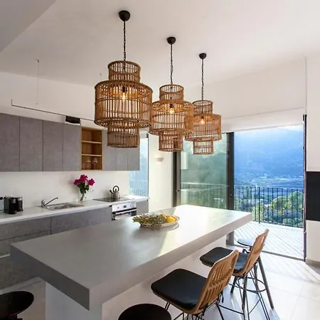 Theia * Katokhórion